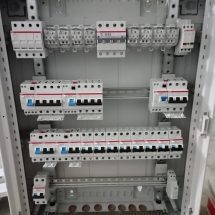 Distribuzione relè su quadro impianto capannone